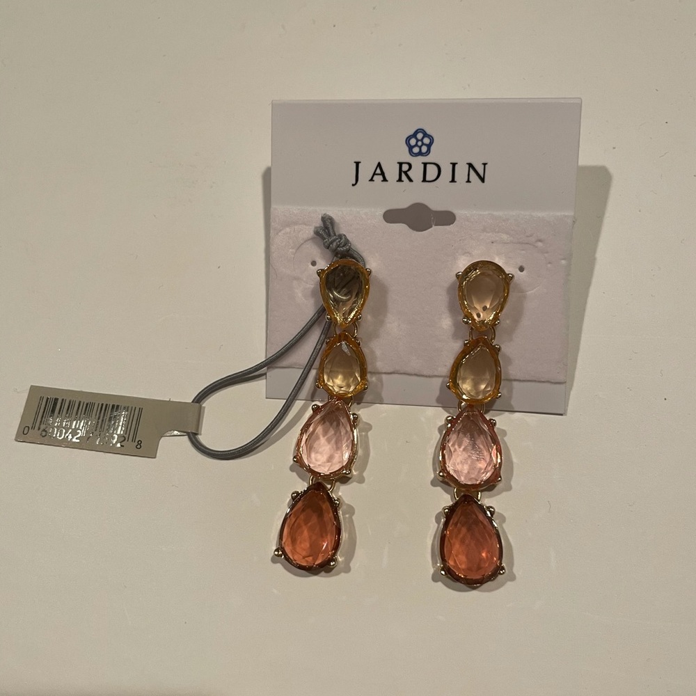 Jardin Graduated Teardrop Earrings - Picture 3 of 4